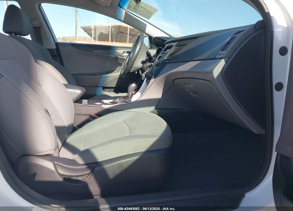 2014 HYUNDAI SONATA VIN: 5NPEB4AC1EH851573