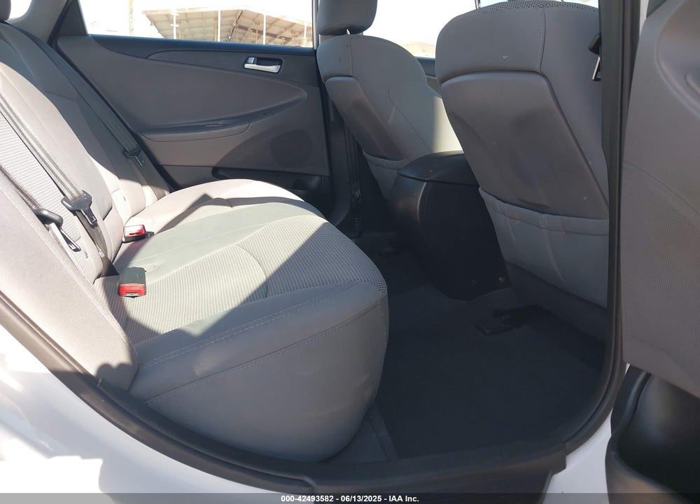 2014 HYUNDAI SONATA VIN: 5NPEB4AC1EH851573