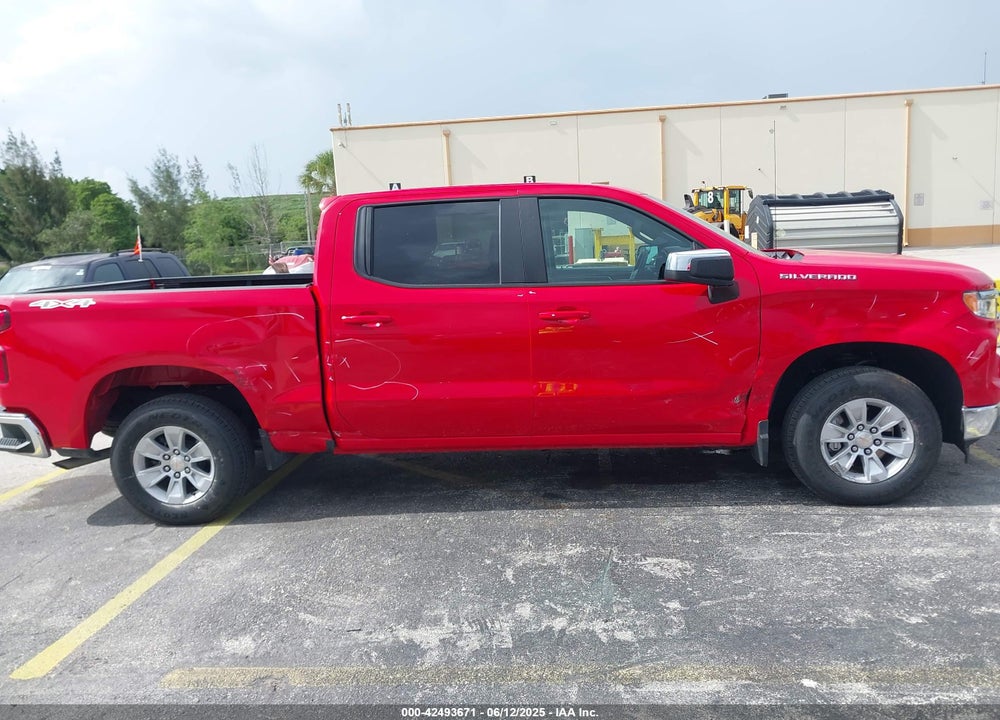 2025 CHEVROLET SILVERADO 1500 4WD STANDARD BED LT VIN: 1GCUKDED6SZ109138