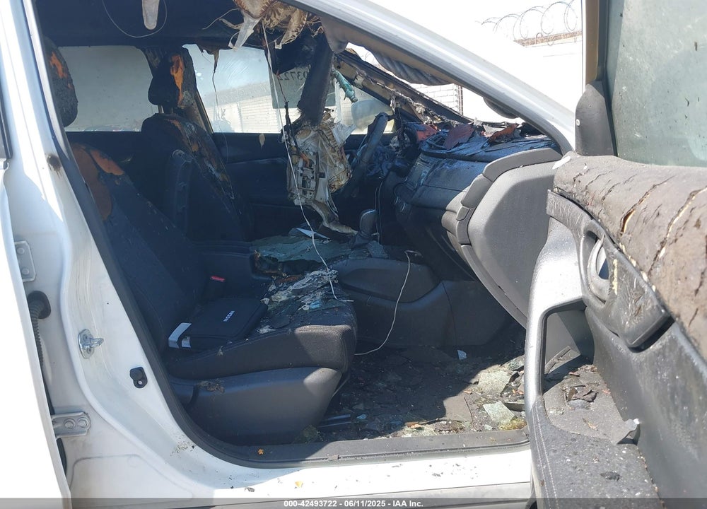 2017 NISSAN ROGUE SV VIN: JN8AT2MT2HW131181