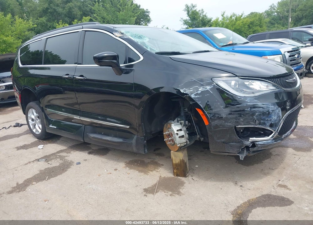 2017 CHRYSLER PACIFICA TOURING L VIN: 2C4RC1BG4HR713161