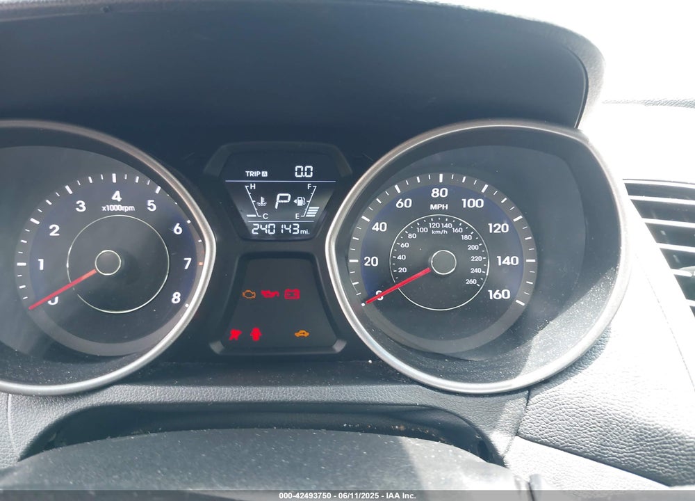 2016 HYUNDAI ELANTRA VIN: 5NPDH4AE4GH682194