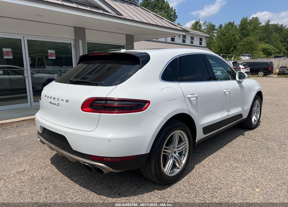 2016 PORSCHE MACAN VIN: WP1AB2A59GLB40365