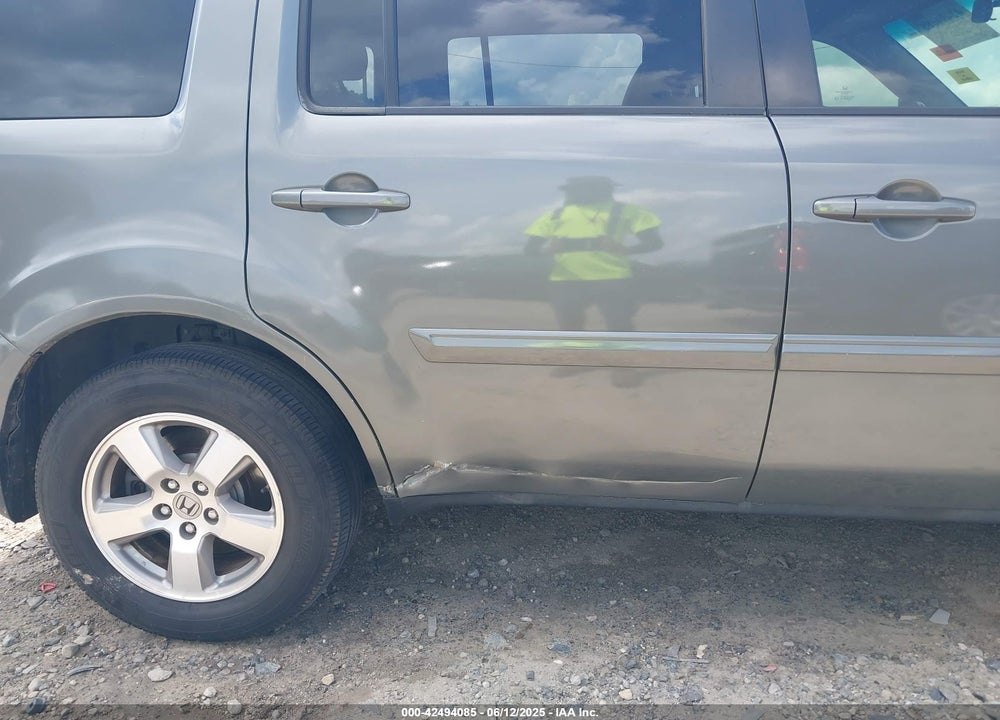 2011 HONDA PILOT VIN: 5FNYF4H48BB046017