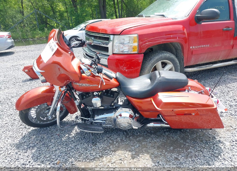 2011 HARLEY-DAVIDSON FLHX VIN: 1HD1KBM13BB653747