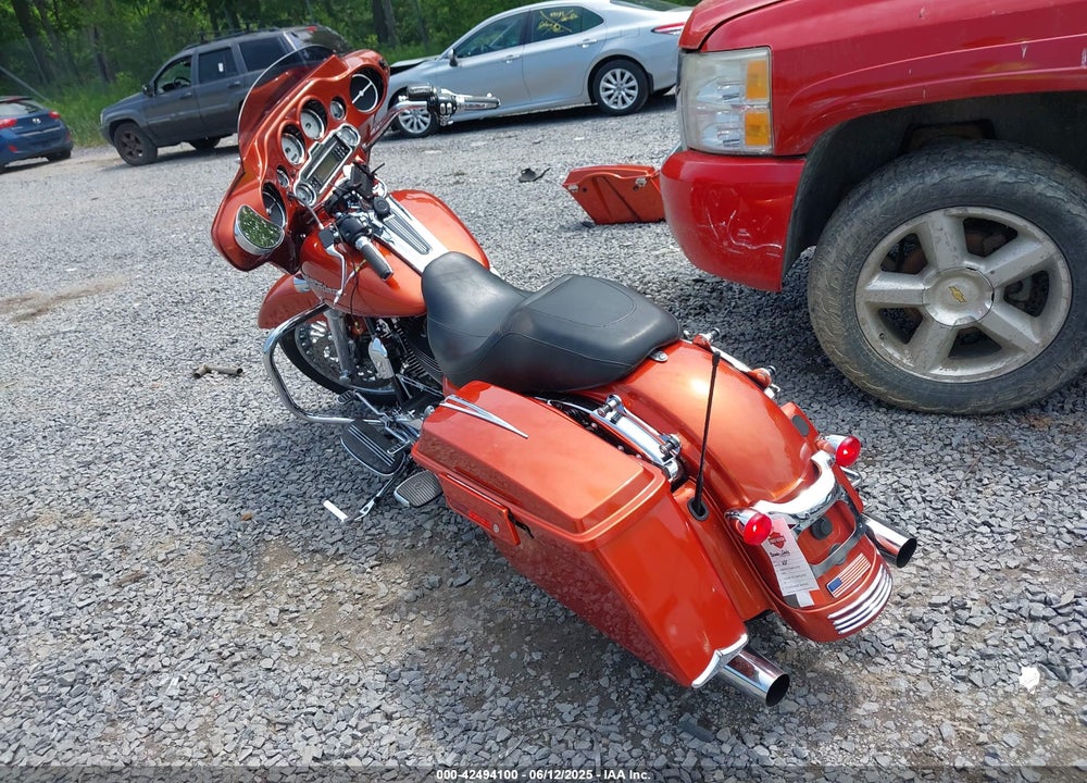 2011 HARLEY-DAVIDSON FLHX VIN: 1HD1KBM13BB653747