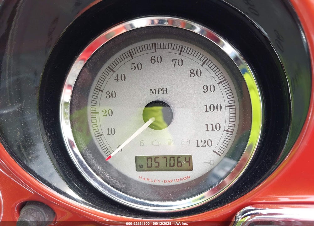 2011 HARLEY-DAVIDSON FLHX VIN: 1HD1KBM13BB653747