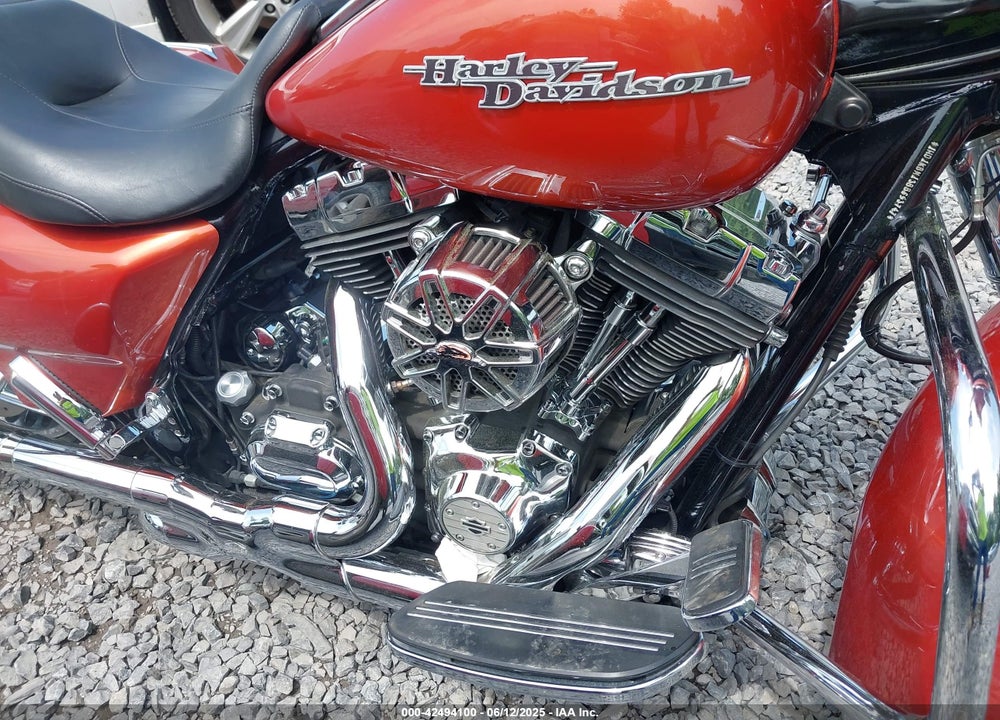 2011 HARLEY-DAVIDSON FLHX VIN: 1HD1KBM13BB653747