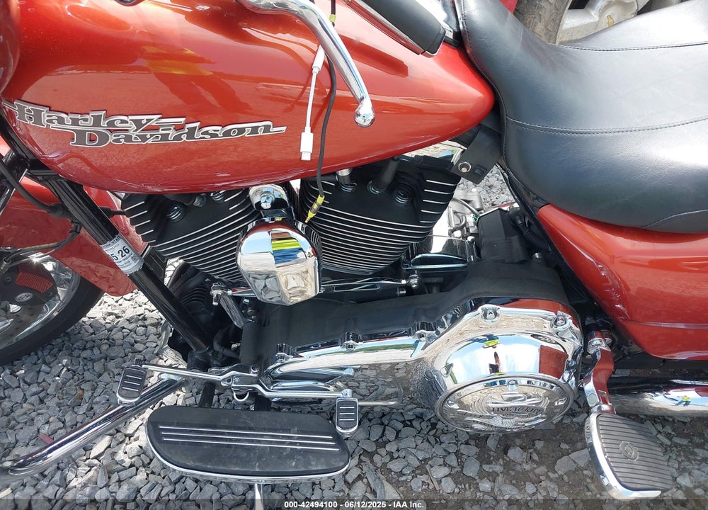 2011 HARLEY-DAVIDSON FLHX VIN: 1HD1KBM13BB653747
