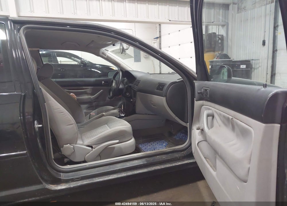 2002 VOLKSWAGEN GOLF GL VIN: 9BWBK61J324004901