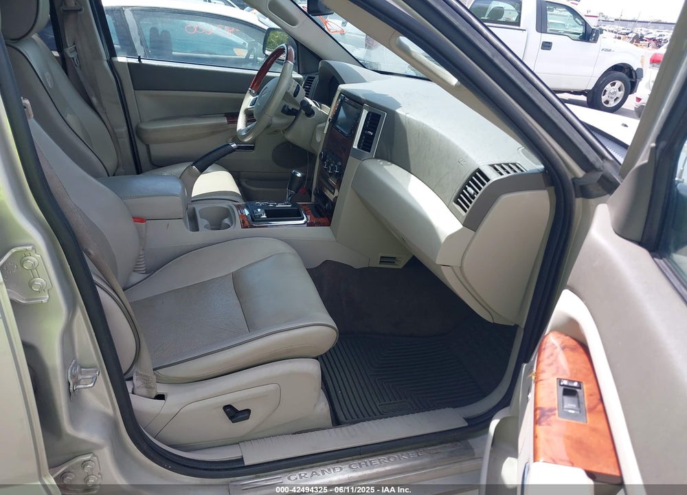 2008 JEEP GRAND CHEROKEE VIN: 1J8HR68258C200358