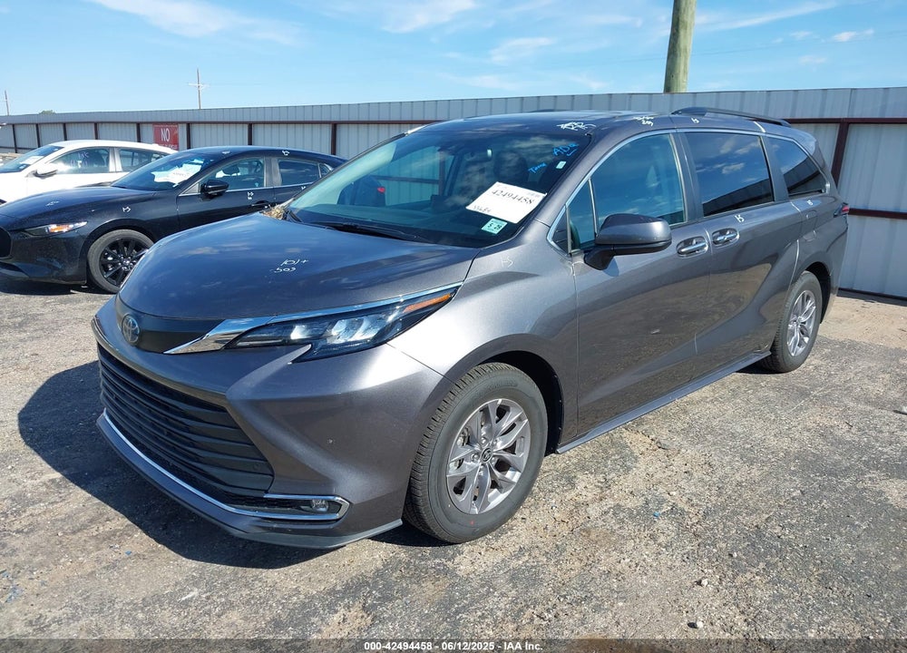 2024 TOYOTA SIENNA XLE VIN: 5TDYRKEC8RS205549