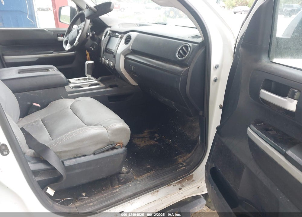 2018 TOYOTA TUNDRA SR5 5.7L V8 VIN: 5TFDW5F17JX705271
