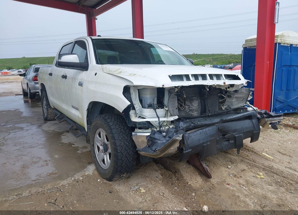 2018 TOYOTA TUNDRA SR5 5.7L V8 VIN: 5TFDW5F17JX705271