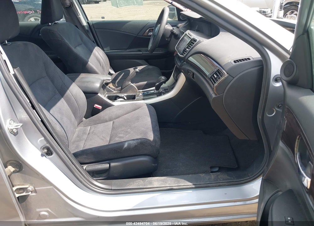 2017 HONDA ACCORD VIN: 1HGCR2F7XHA105719