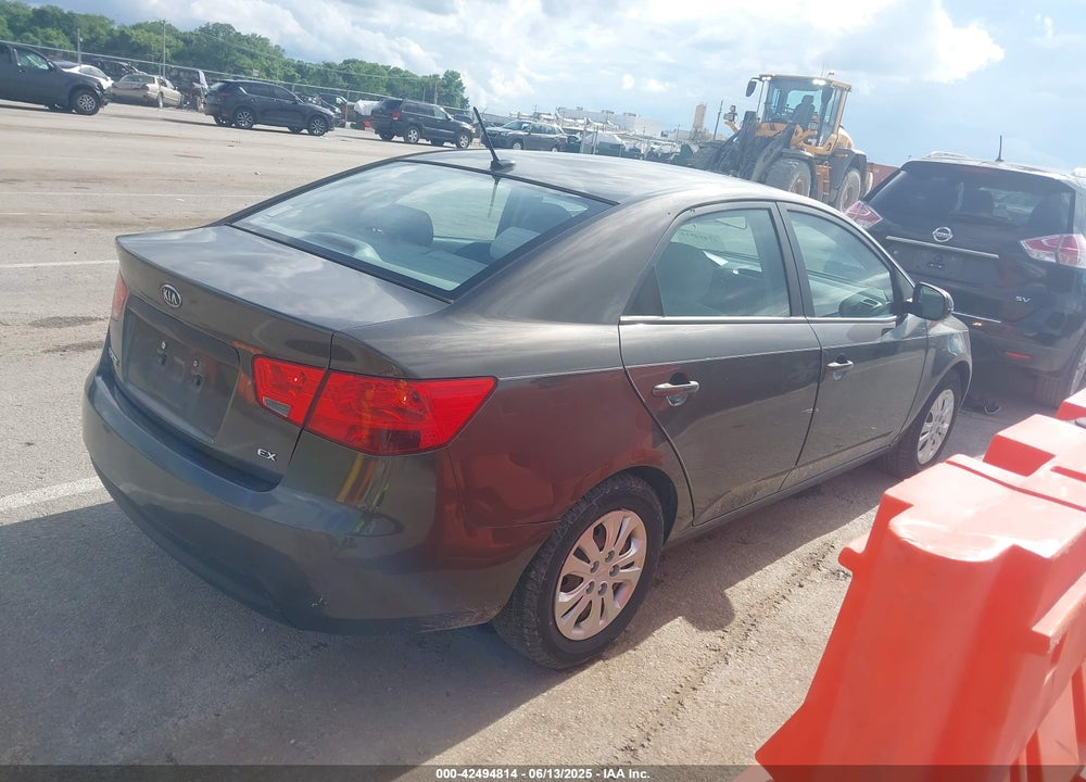 2011 KIA FORTE VIN: KNAFU4A27B5435221