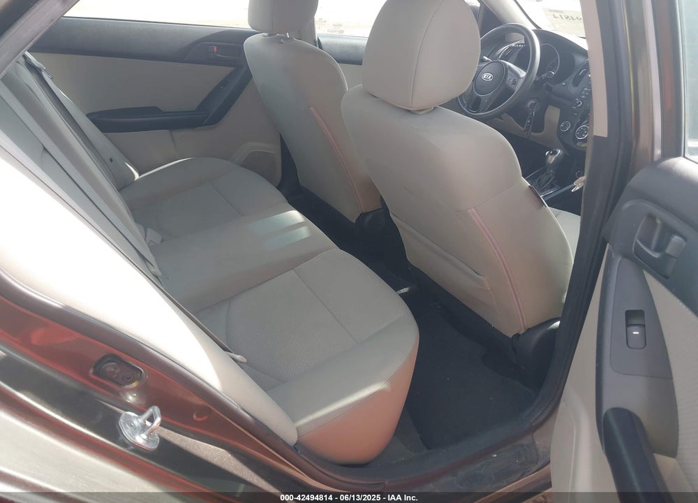 2011 KIA FORTE VIN: KNAFU4A27B5435221