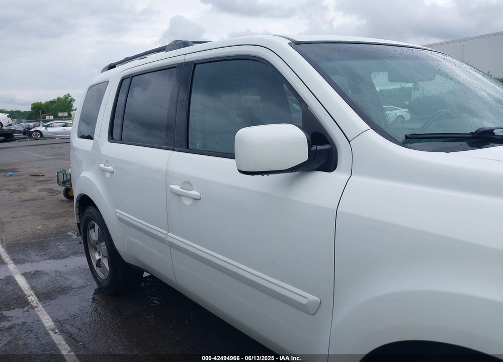 2011 HONDA PILOT VIN: 5FNYF4H5XBB057819