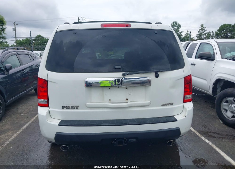 2011 HONDA PILOT VIN: 5FNYF4H5XBB057819