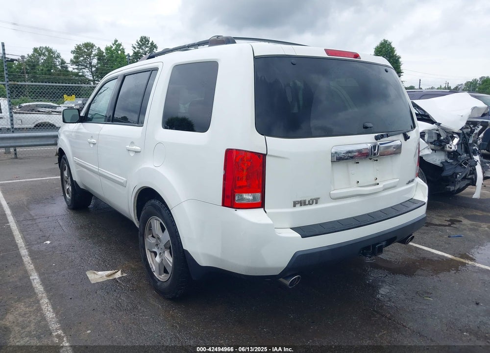 2011 HONDA PILOT VIN: 5FNYF4H5XBB057819