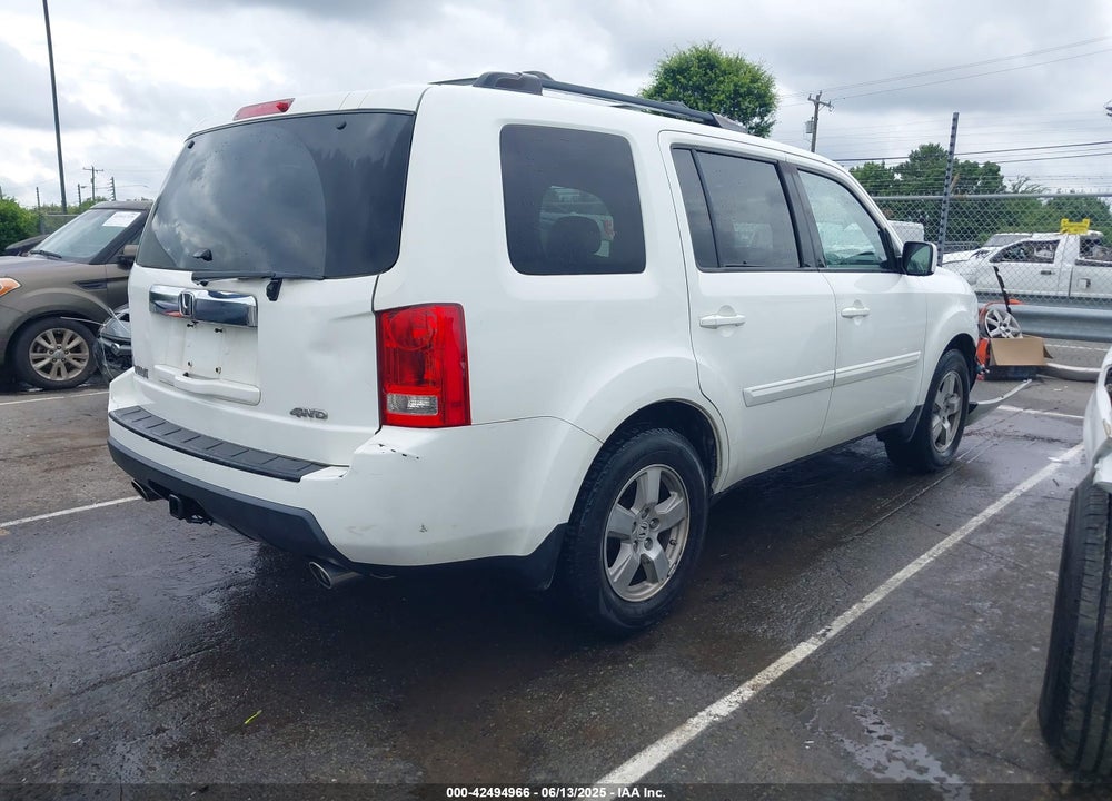 2011 HONDA PILOT VIN: 5FNYF4H5XBB057819