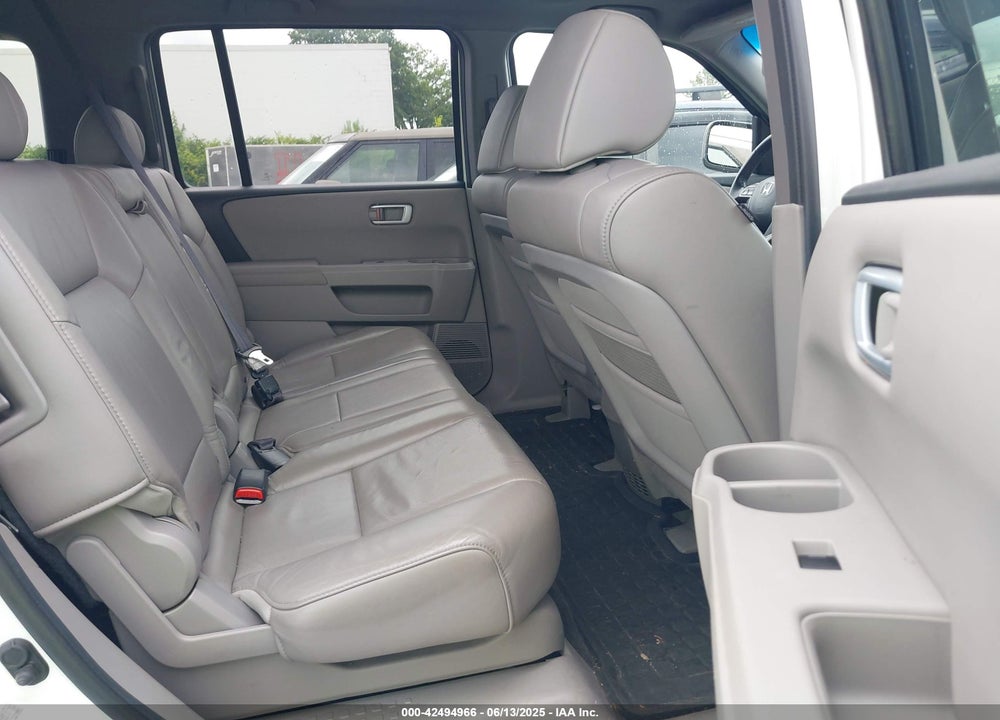 2011 HONDA PILOT VIN: 5FNYF4H5XBB057819