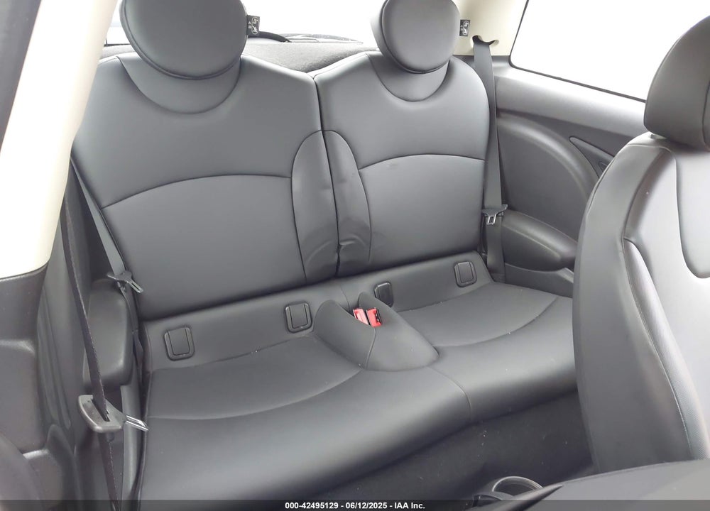 2013 MINI HARDTOP VIN: WMWSU3C55DT547093