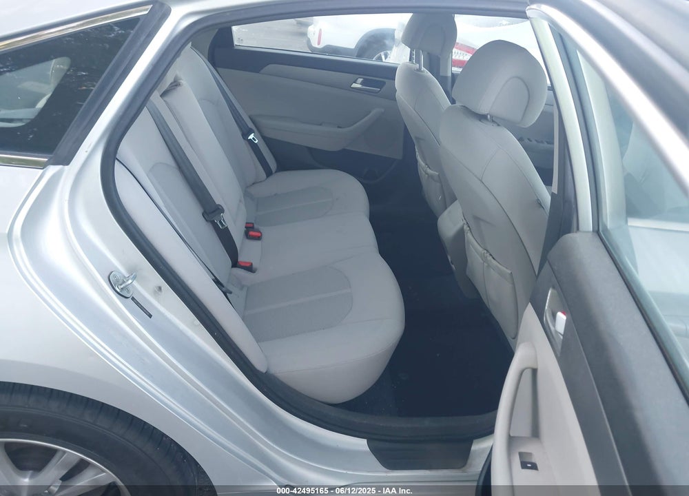 2015 HYUNDAI SONATA SE VIN: 5NPE24AF7FH186500
