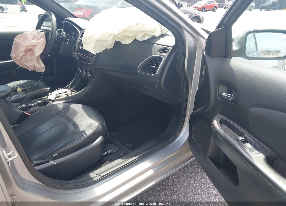 2013 CHRYSLER 200 LX VIN: 1C3CCBAB4DN646753
