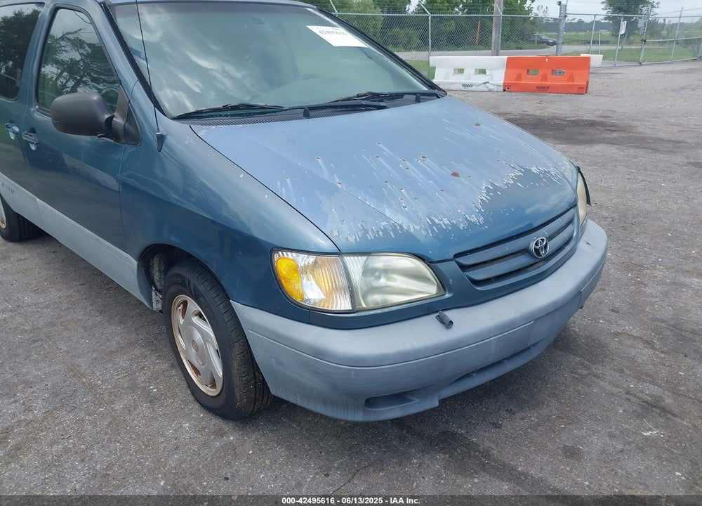 2002 TOYOTA SIENNA LE VIN: 4T3ZF13C52U437850