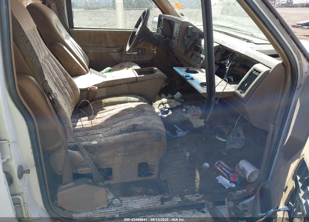 1993 CHEVROLET SUBURBAN K1500 VIN: 1GNFK16K2PJ374866