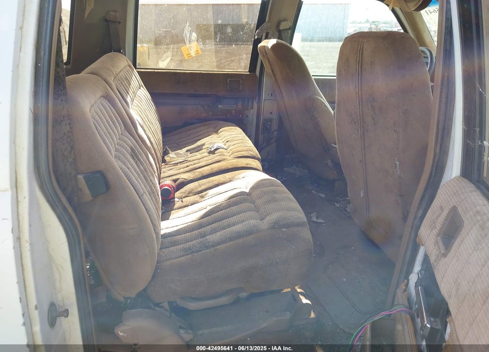 1993 CHEVROLET SUBURBAN K1500 VIN: 1GNFK16K2PJ374866