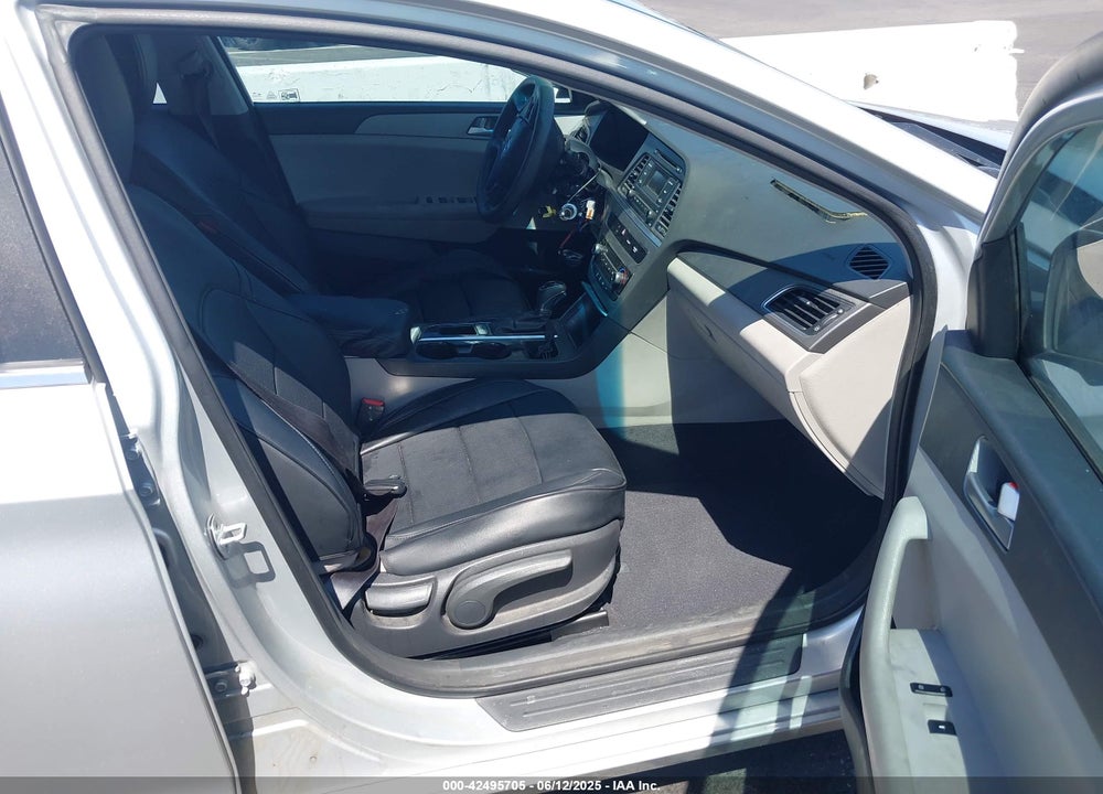 2015 HYUNDAI SONATA VIN: 5NPE24AFXFH201958