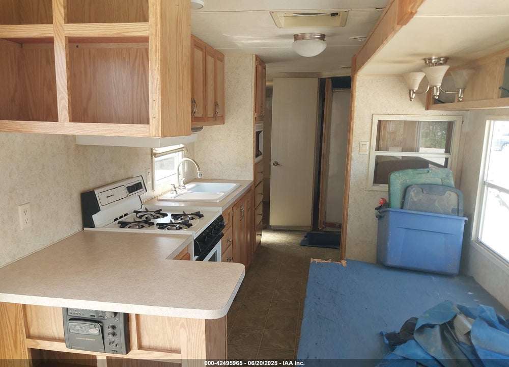 2006 HY-LINE TRAVEL TRAILER 39' VIN: 19LBA02U66A064123