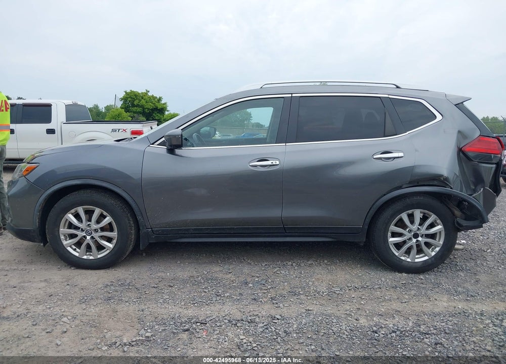 2017 NISSAN ROGUE SV VIN: JN8AT2MT8HW404124