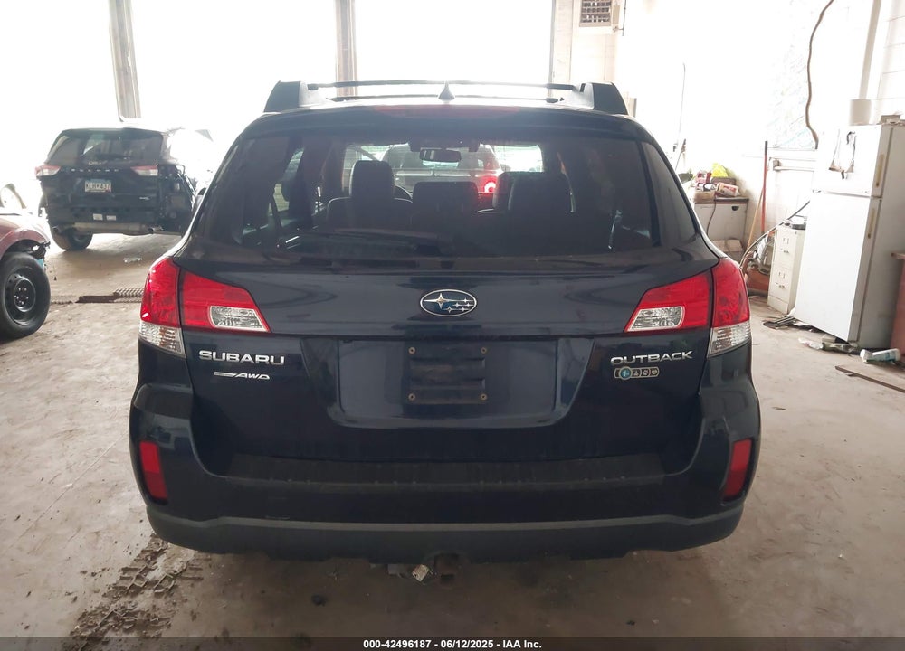 2014 SUBARU OUTBACK 2.5I LIMITED VIN: 4S4BRCPC1E3263809