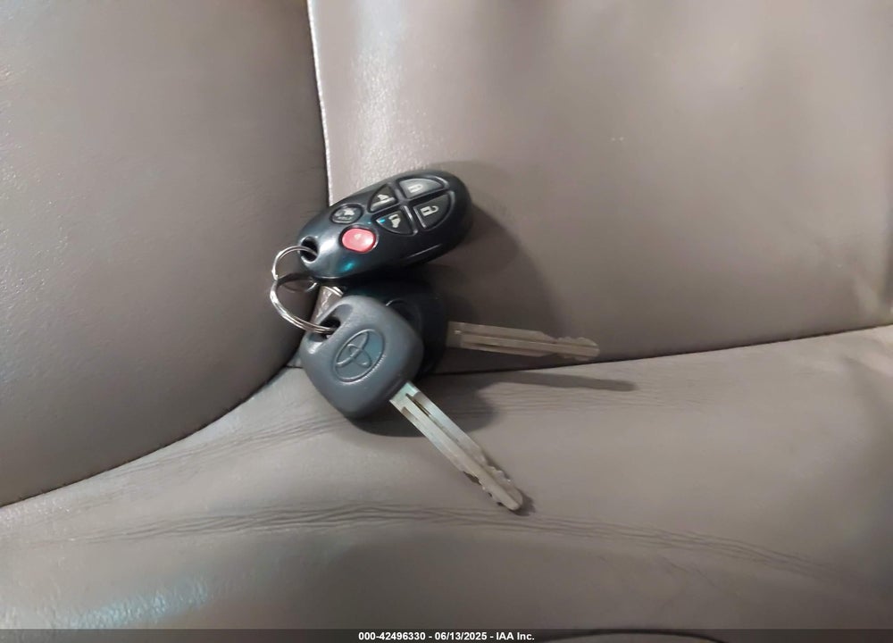 2008 TOYOTA SIENNA XLE VIN: 5TDZK22C08S132382
