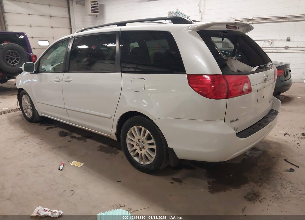 2008 TOYOTA SIENNA XLE VIN: 5TDZK22C08S132382