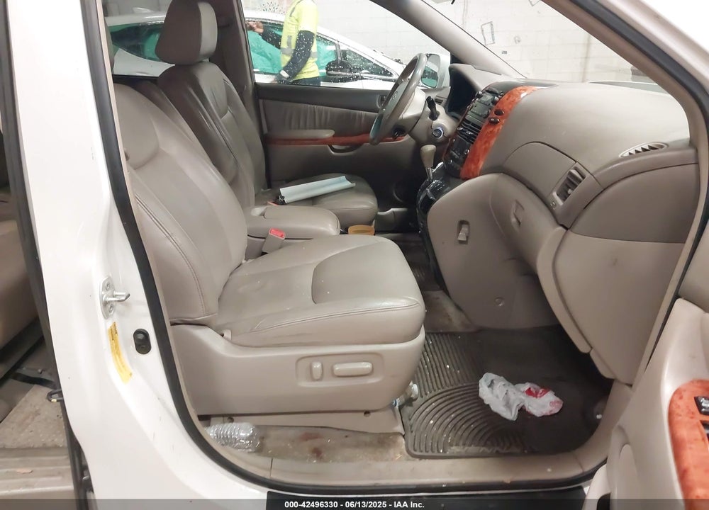2008 TOYOTA SIENNA XLE VIN: 5TDZK22C08S132382