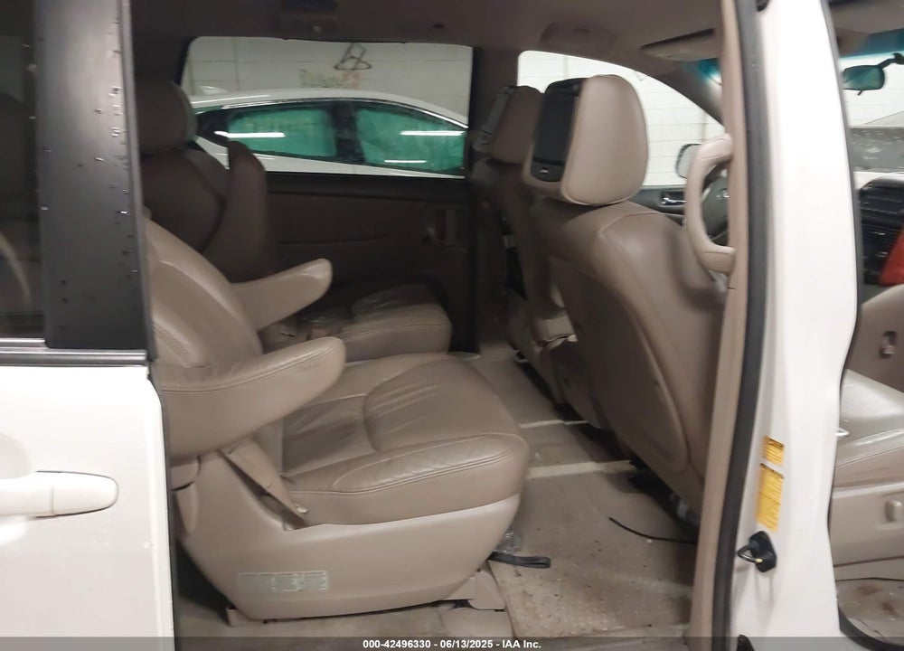 2008 TOYOTA SIENNA XLE VIN: 5TDZK22C08S132382