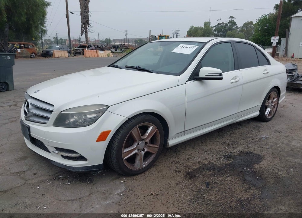2011 MERCEDES-BENZ C 300 LUXURY/SPORT VIN: WDDGF5EB3BR147552