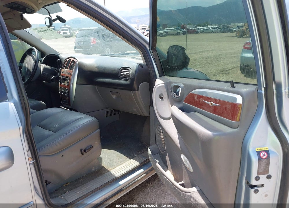 2005 CHRYSLER TOWN & COUNTRY LIMITED VIN: 2C8GP64L05R365310