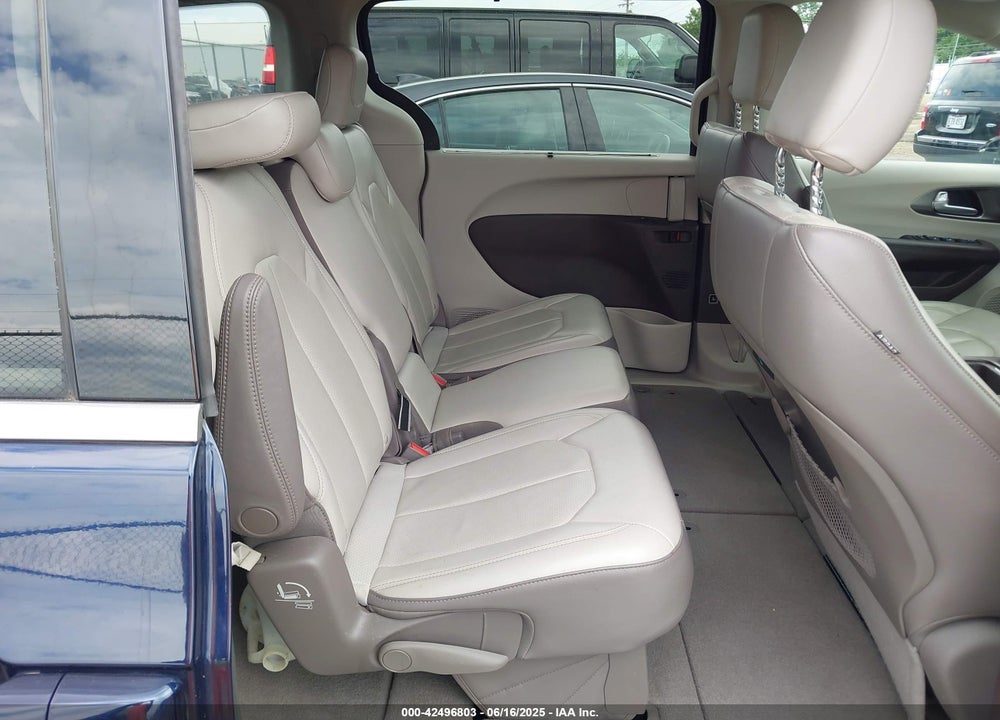 2018 CHRYSLER PACIFICA TOURING L VIN: 2C4RC1BG3JR127315