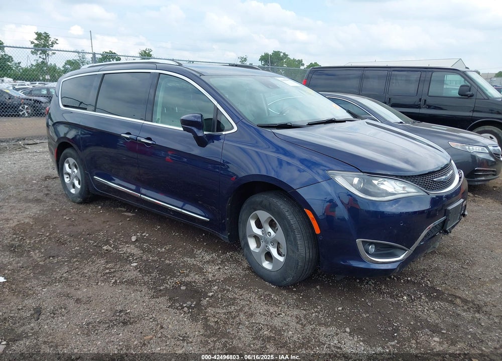 2018 CHRYSLER PACIFICA TOURING L VIN: 2C4RC1BG3JR127315