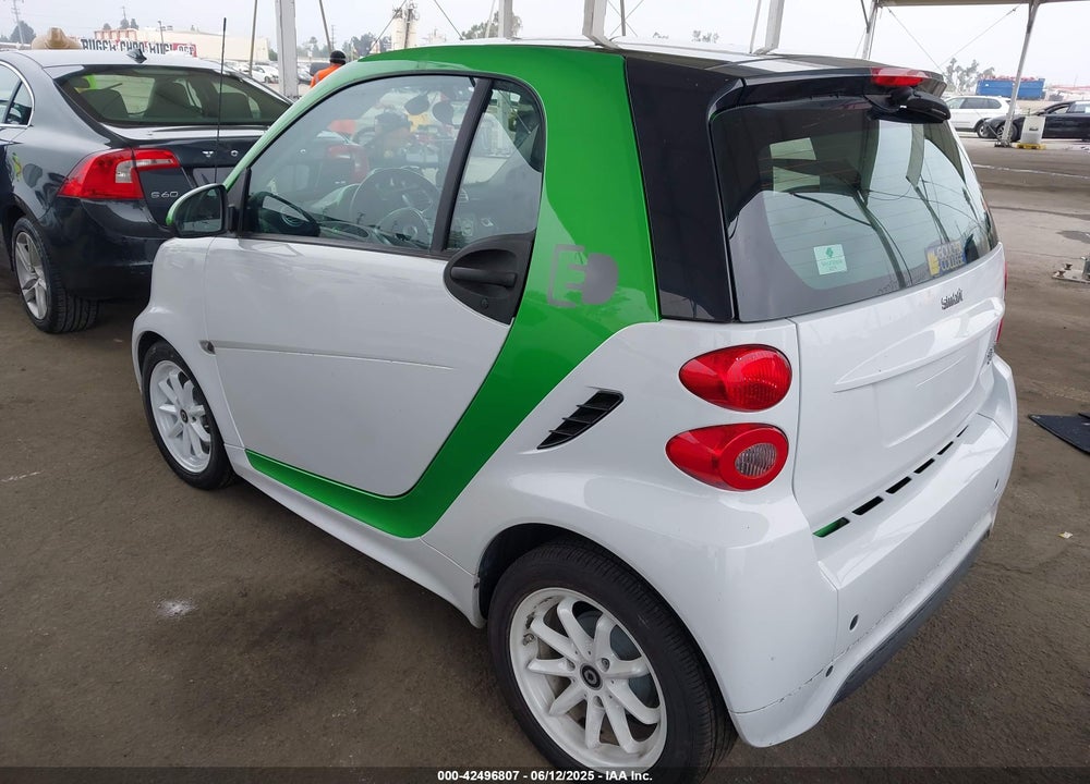 2014 SMART FORTWO ELECTRIC DRIVE PASSION VIN: WMEEJ9AA8EK736860