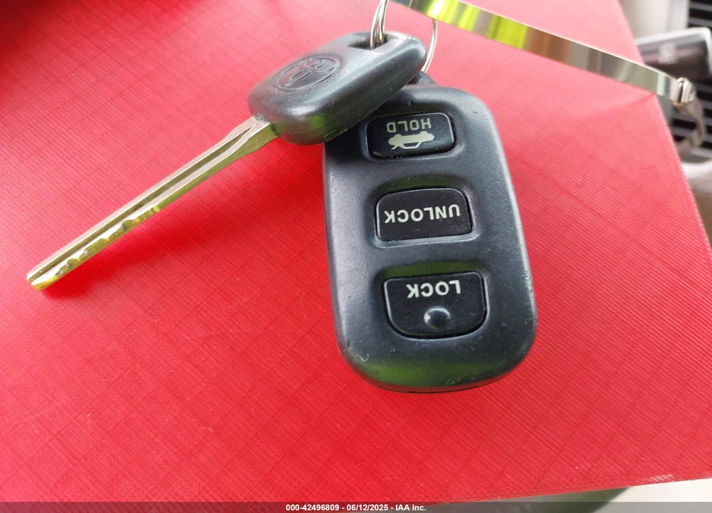 2005 TOYOTA CAMRY LE VIN: 4T1BE32K35U016571