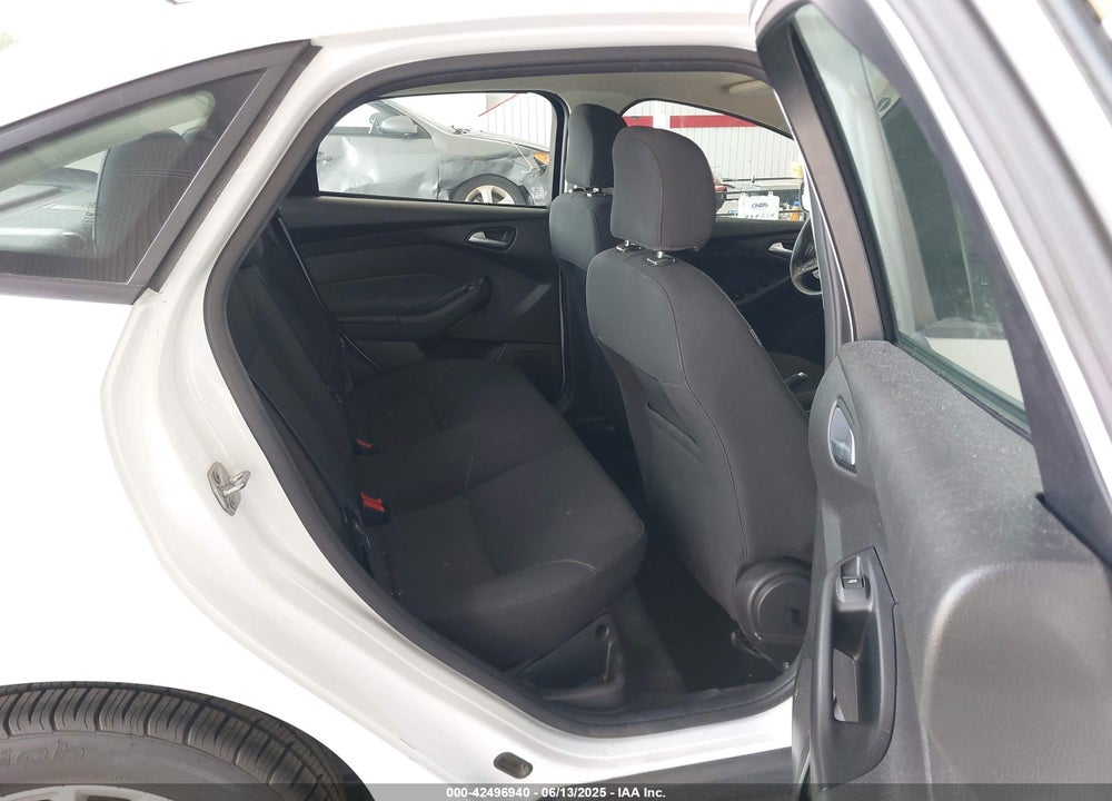 2017 FORD FOCUS VIN: 1FADP3F2XHL342823