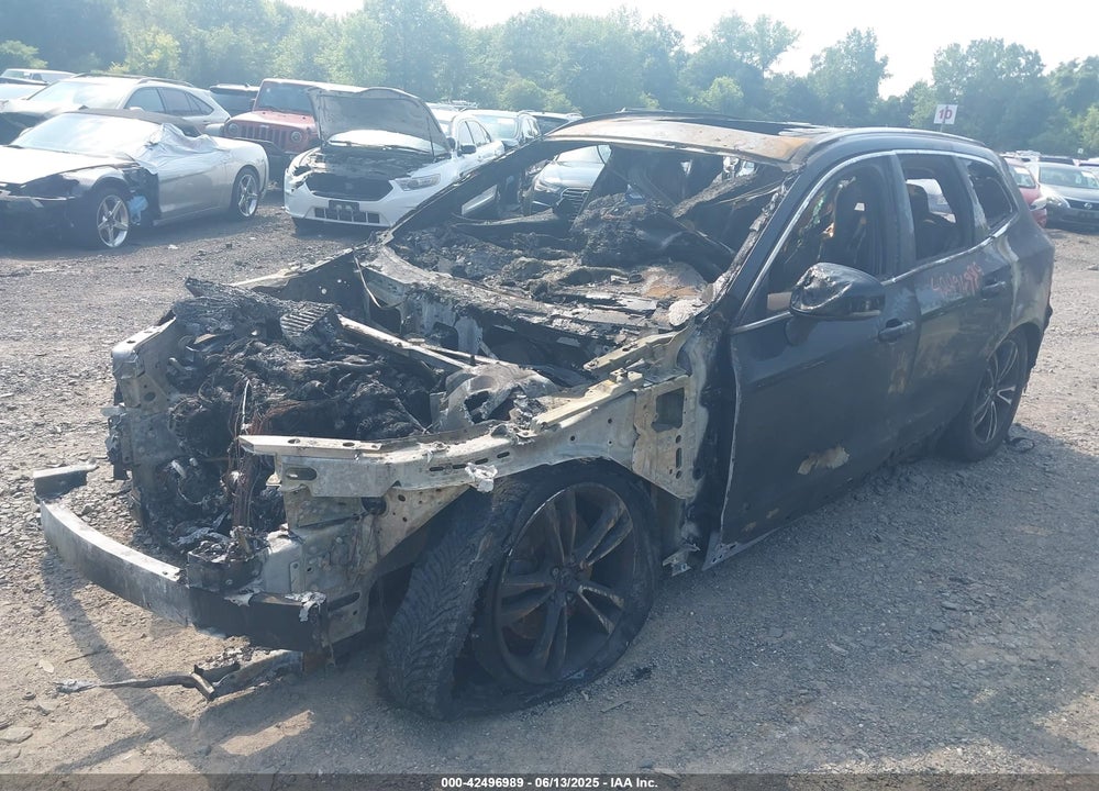 2018 VOLVO XC60 VIN: LYVA22RK2JB113919