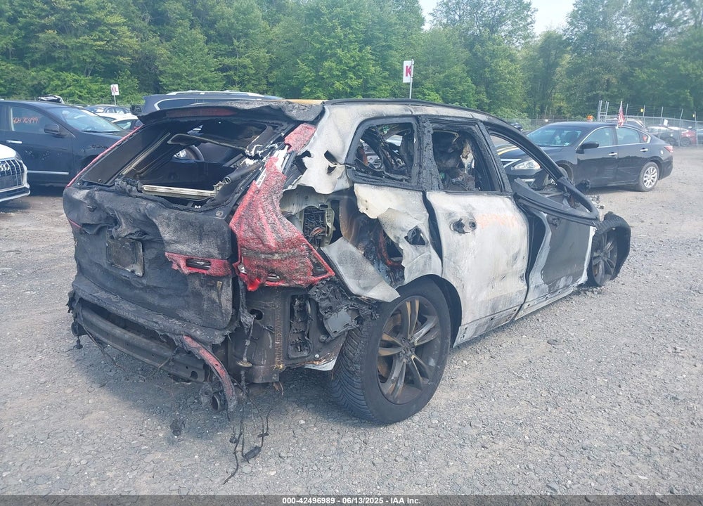 2018 VOLVO XC60 VIN: LYVA22RK2JB113919