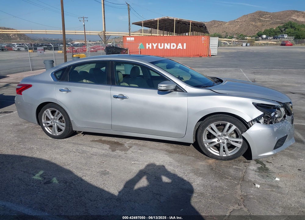 2017 NISSAN ALTIMA VIN: 1N4BL3AP7HC193941